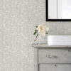 0089156 lindlov light grey leafy vines wallpaper