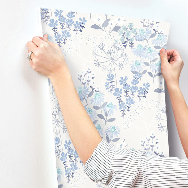 0089960 cultivate blue springtime blooms wallpaper