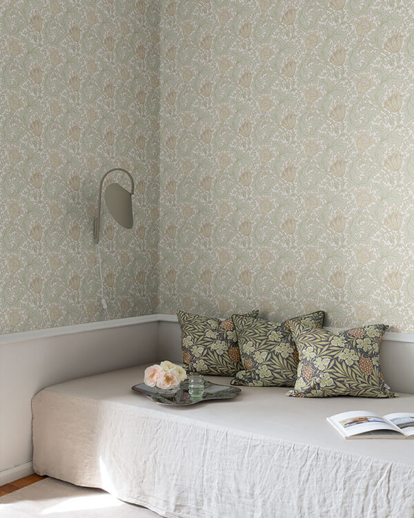 0091916 anemone light green floral trail wallpaper