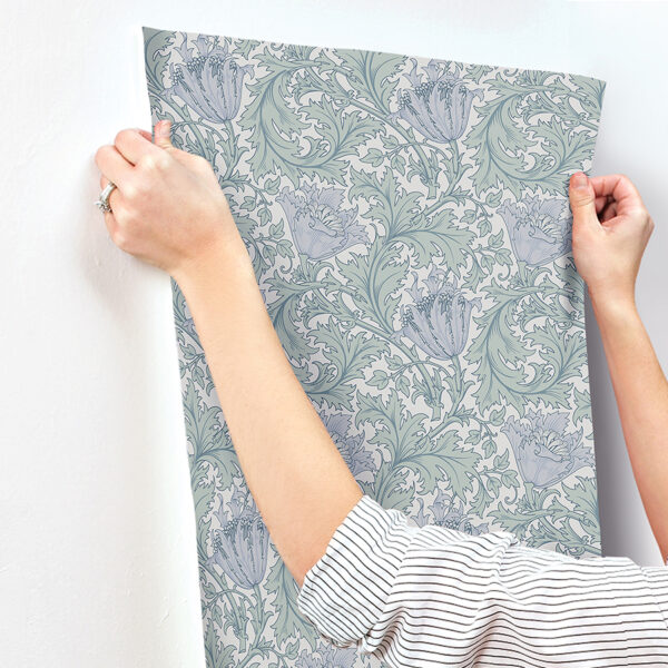 0091921 anemone blue floral trail wallpaper