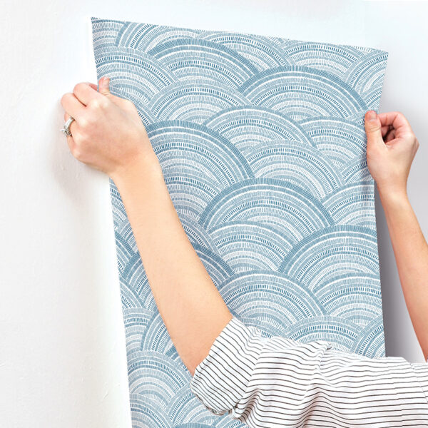 0093133 encircle indigo geometric wallpaper