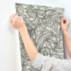 0093336 rhythmic charcoal leaf wallpaper