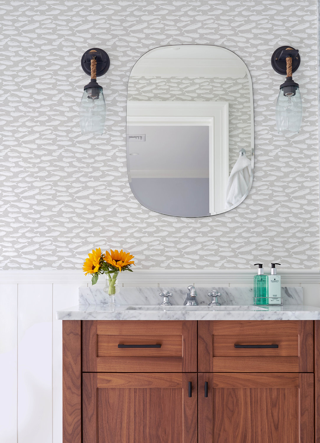 Nunkie Light Grey Sardine Wallpaper