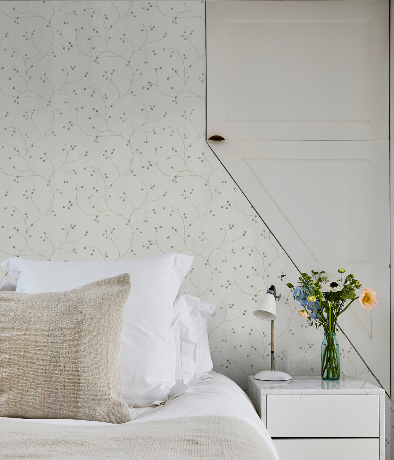 Rosehip Cream Trails Wallpaper