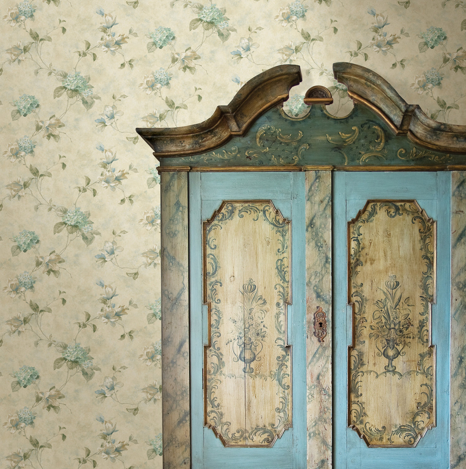 Magnolia Teal Hydrangea Trail Wallpaper