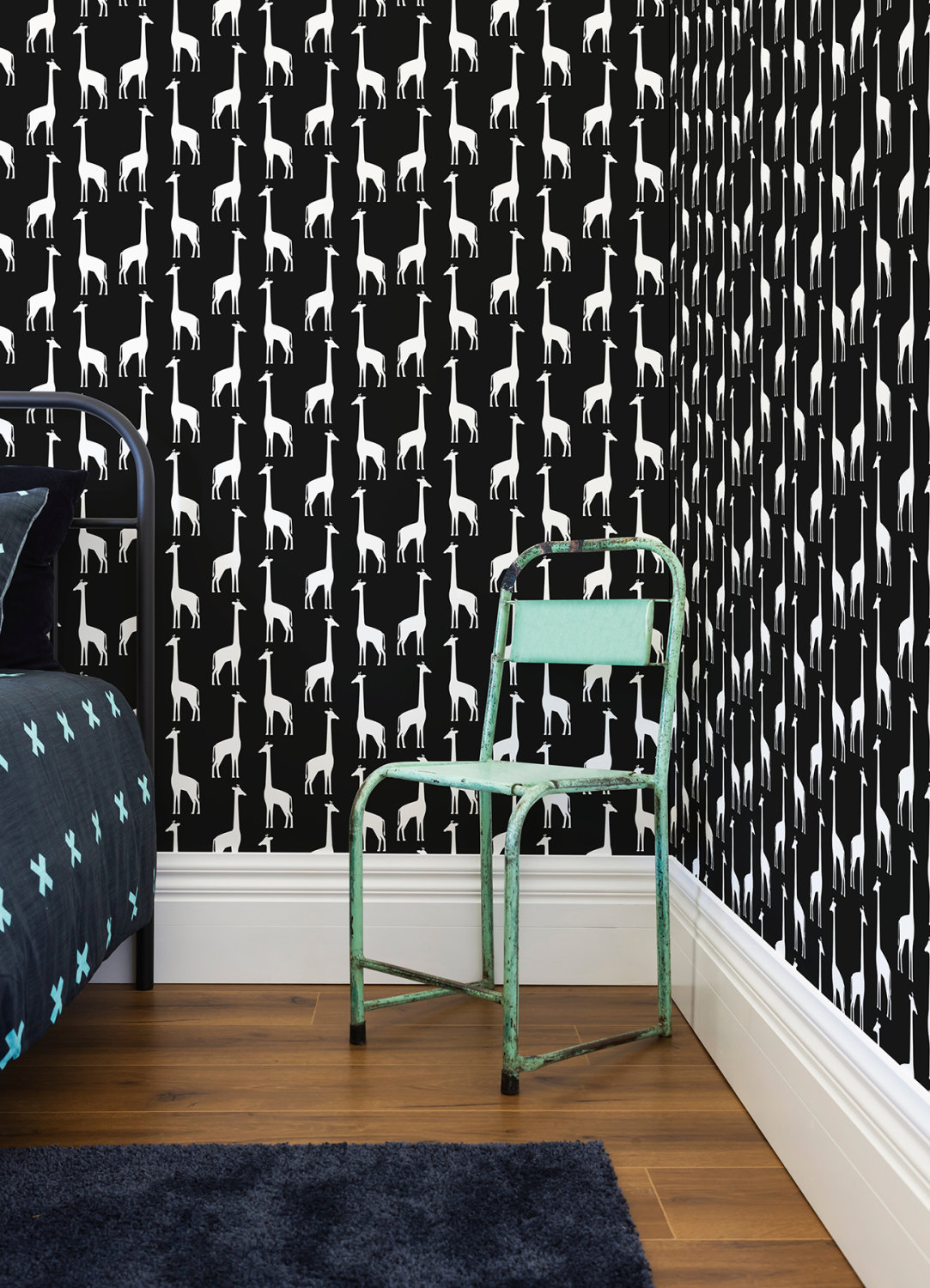 Vivi Black Giraffe Wallpaper