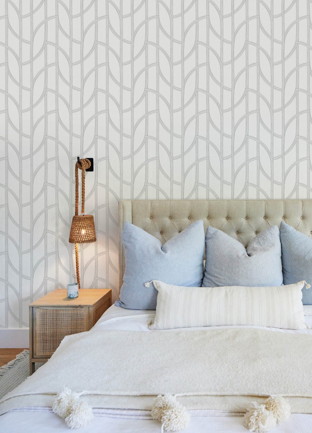 Salvo Silver Curved Contours Wallpaper